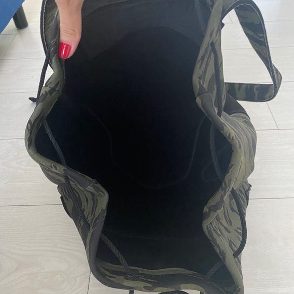 The Upside Backpack - Picture 6 of 9